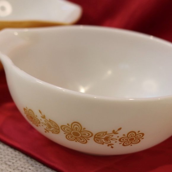 PYREX Butterfly Gold Cinderella Bowl Set of 4 - Picture 3 of 10
